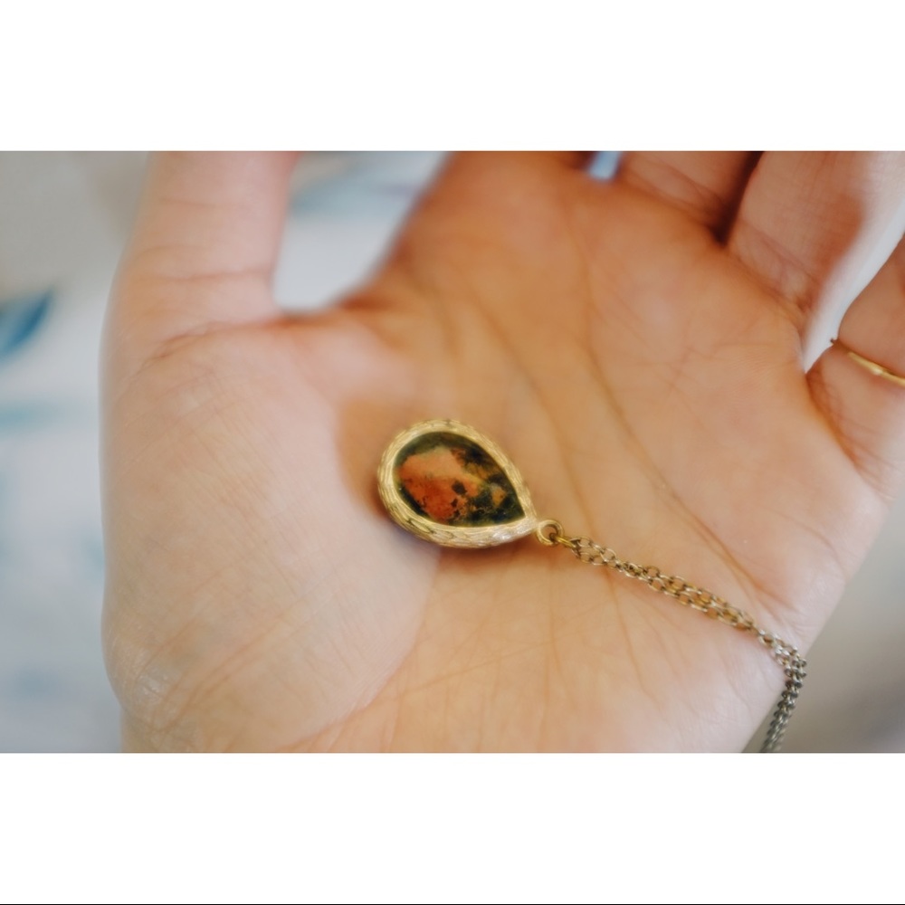 Gold-Plated/Stone Pendant & Chain